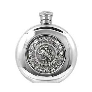 Flasque étain ronde Lion SG263 180ml English Pewter Company